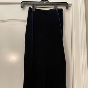 Midi green velvet skirt with small slit on back!